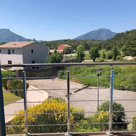 Casa vacanze 6 Person With 1 Pool On A Castellane
