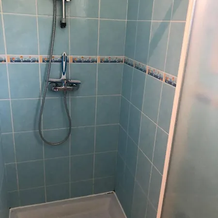 6 Person With 1 Pool On A